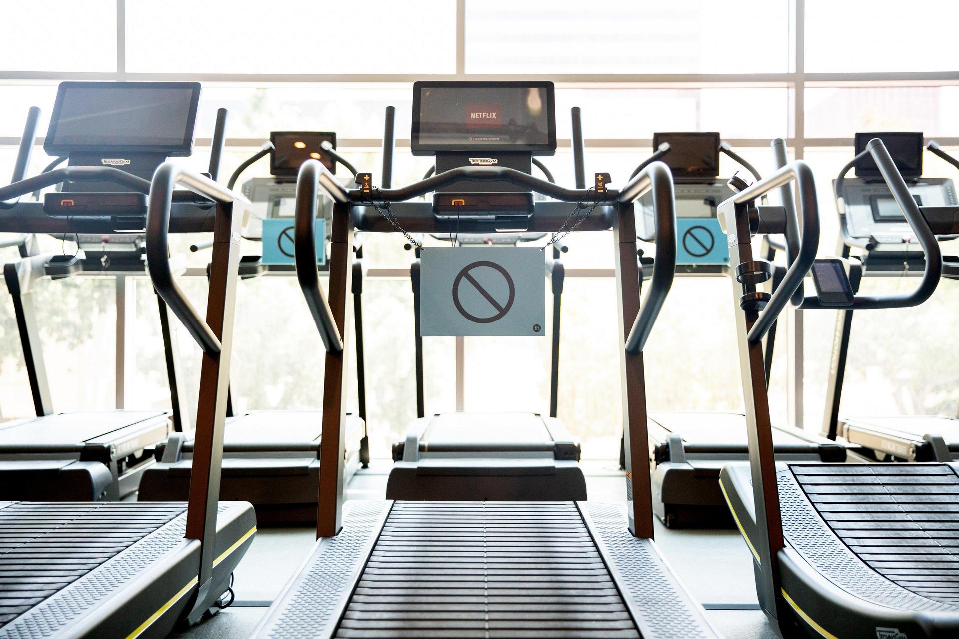 Treadmill with prohibited sign board,CO
