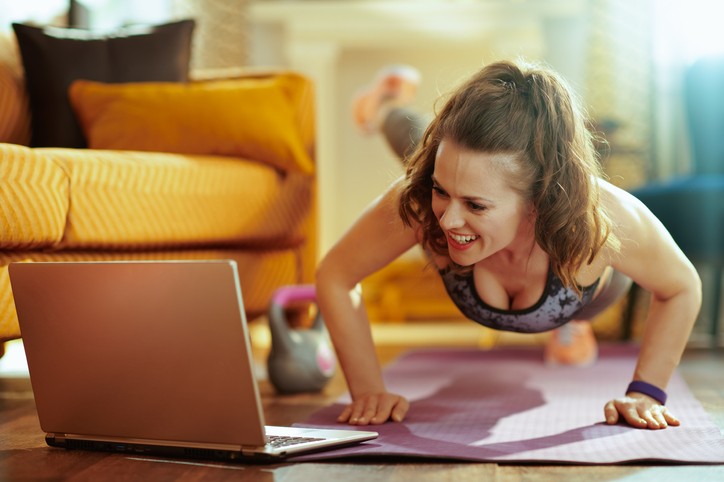Woman gets online fitness training,CO